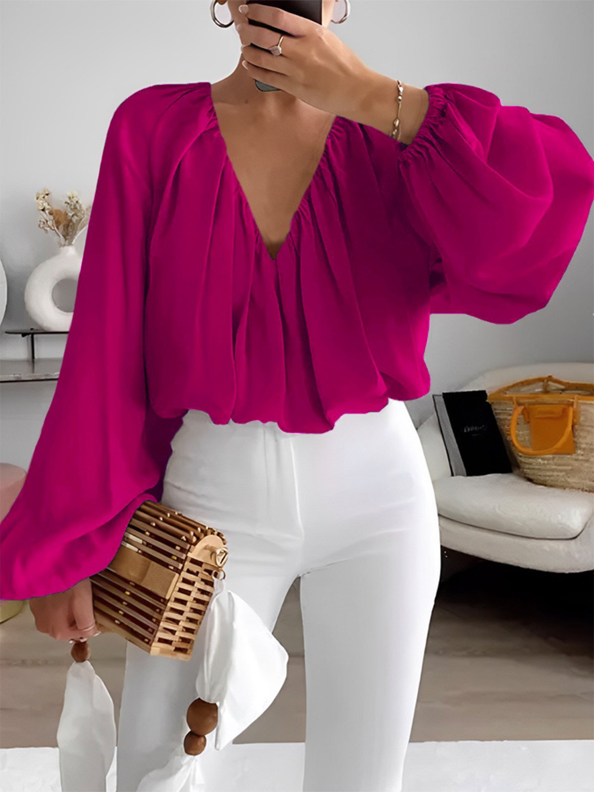 V-neck shirt with sleeves